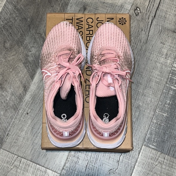 NIKE Women's Free Run 5.0 Next Nature  9 US - Picture 2 of 6